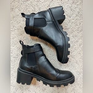 Ladies Chelsea Bootie Sz 8.5
